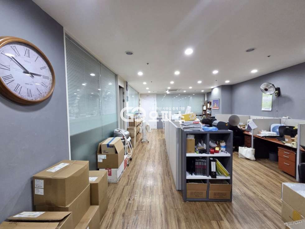 서울 금천구 가산동 전용41평, 지원시설, 가성비 사무실, 깔끔 인테리어 월세 매물번호 10316 사진 1